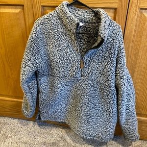 Women’s fuzzy pullover 1/4 zip